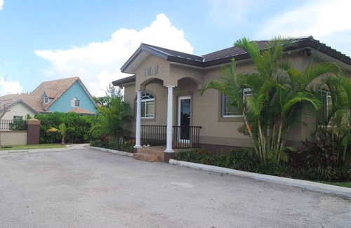 Bell Channel Bay Casa | EZ VILLE @ TAINO BEACH