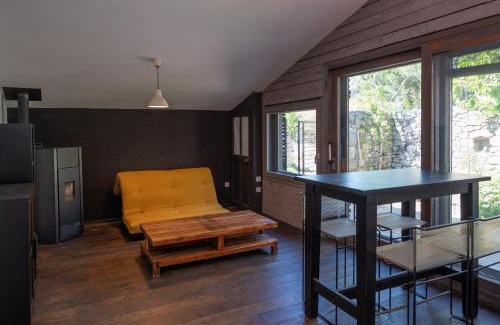 Saint-Julien-du-Serre Casa | Eza - Gîte pour 6 voyageurs avec jardin