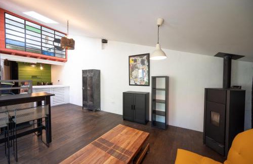 Saint-Julien-du-Serre Casa | Eza - Gîte pour 6 voyageurs avec jardin