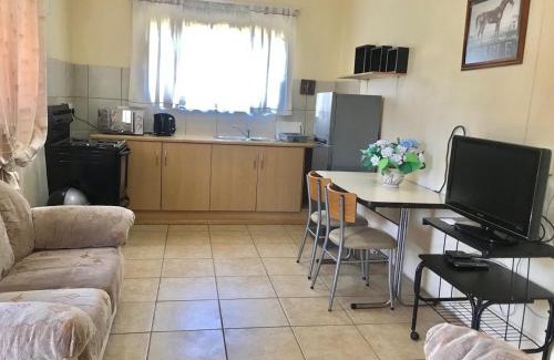 Henley on Klip Apartamento | Ezecent Guest House