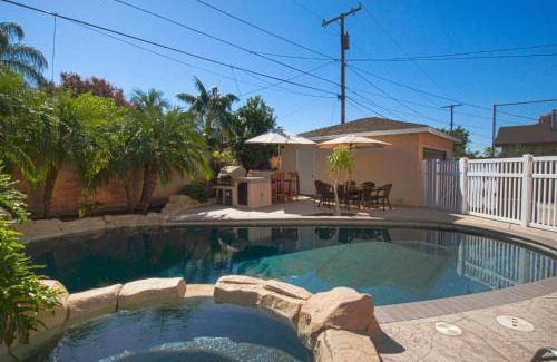 Southeast Anaheim Casa | F-13 California Dreamin