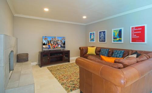 Northwest Anaheim Casa | F-16 Pirates Lair