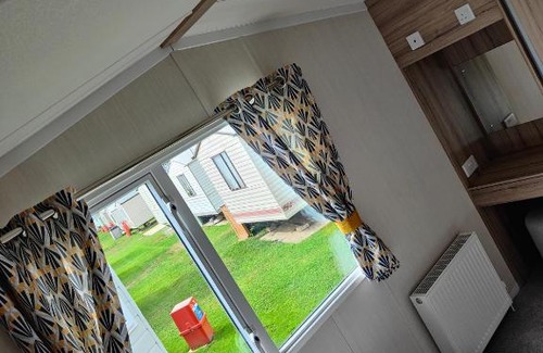 Sandown Complejo | F14 Static Caravan, Fairway holiday park
