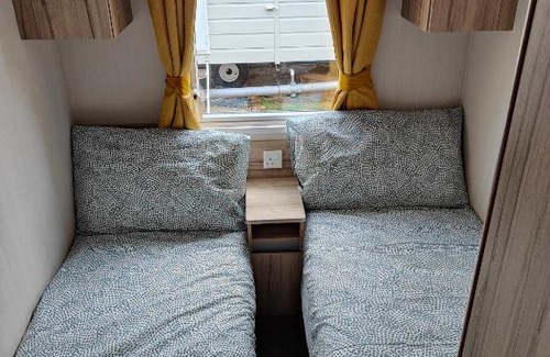 Sandown Complejo | F14 Static Caravan, Fairway holiday park