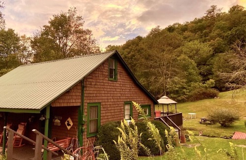 Glenville Cabina | Cedar Cabin byCreek, Patio-deck, Cama King, Bañera de hidromasaje, pozo de fuego