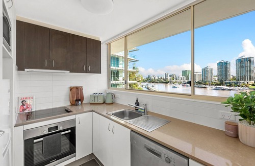 New Farm Apartamento | Fab! ~ Skyline City, Water + Story Bridge Views