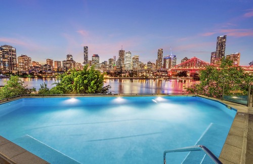New Farm Apartamento | Fab! ~ Skyline City, Water + Story Bridge Views