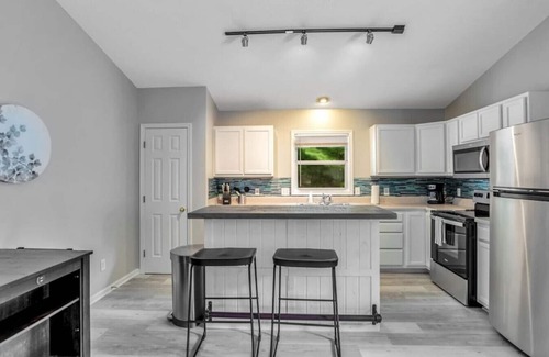 Royal Pines Casa | Fab South Asheville Townhome Hot Tub Pet Friendly