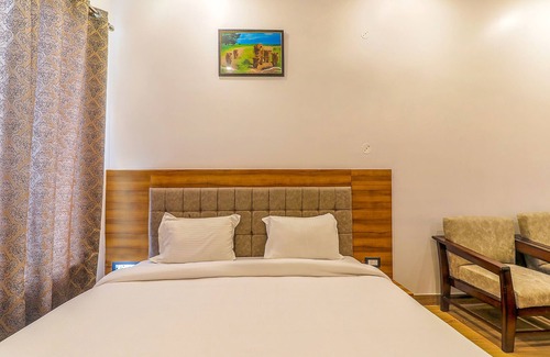 Indira Nagar Hotel | Fabexpress Global Inn New