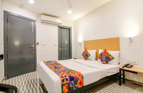 Delhi Hotel | FabHotel Chawla House