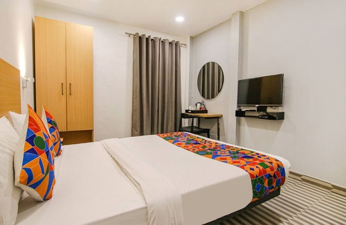 Delhi Hotel | FabHotel Chawla House