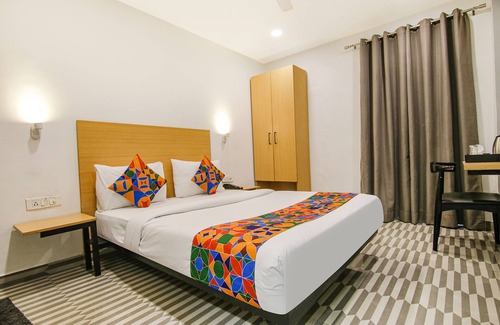 Delhi Hotel | FabHotel Chawla House