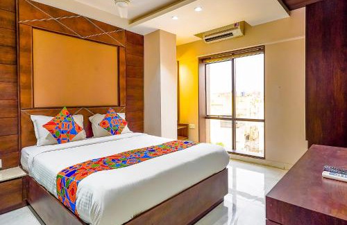 Block E Hotel | FabHotel Eros 211 - Nr Sreebhumi