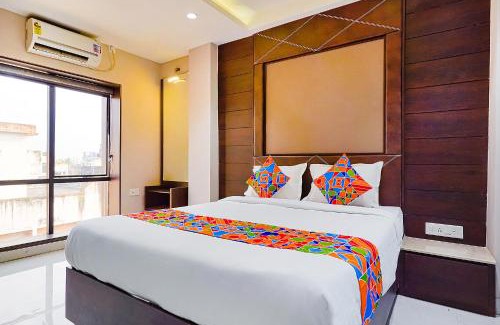 Block E Hotel | FabHotel Eros 211 - Nr Sreebhumi