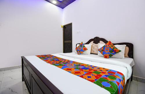 Faizabad Hotel | FabHotel Geeta Bhawan