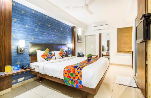 Sayajiganj Hotel | FabHotel Kalyan - Nr Dairy Dan Circle