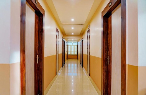 Bhubaneshwar Hotel | FabHotel Kanchan Plaza