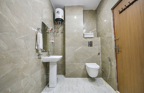 Faridabad Hotel | FabHotel Kavya Inn