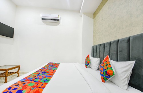 Faridabad Hotel | FabHotel Kavya Inn