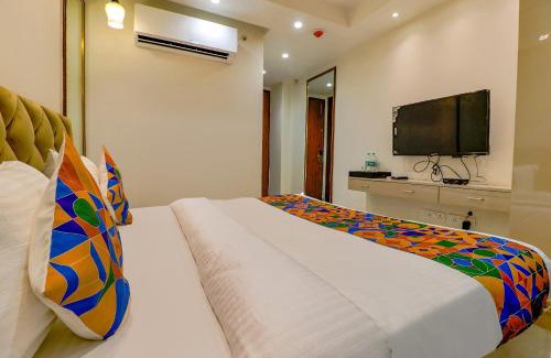 Pitampura Hotel | FabHotel Pitampura