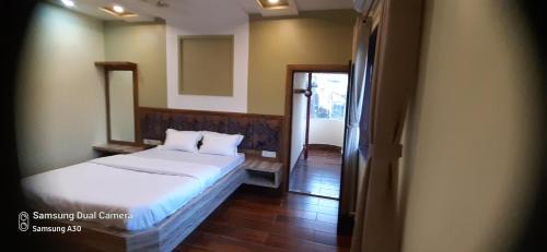 Ballygunge Hotel | FabHotel Quest - Nr Quest Mall