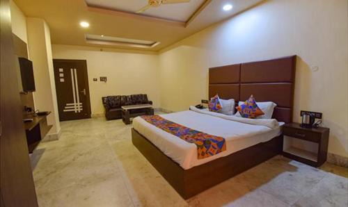 Sualkuchi Hotel | FabHotel RR Suites Guwahati