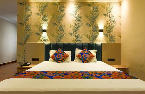 Kolkata Hotel | FabHotel Seventy Seven