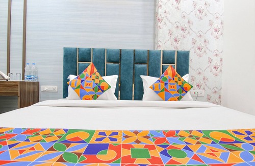 Ludhiana Hotel | Fabhotel Yellow Leaf