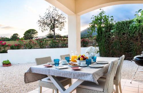 Bonmont Terres Noves Casa | Fabulosa Adelfas : entre mar y montañas