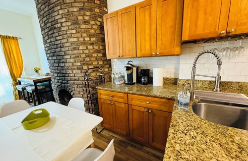 Sheffield and DePaul Apartamento | Fabulous 2-bedroom apartment with AC in Chicago