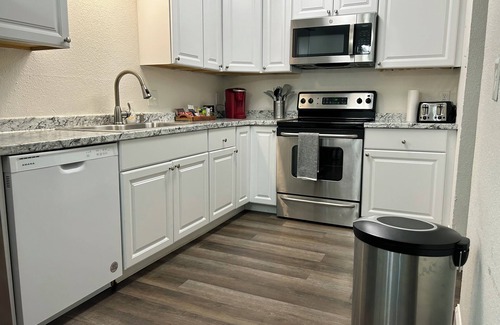 South Arlington Condominio | Fabulous 2-bedroom condo in Arlington with WiFi access