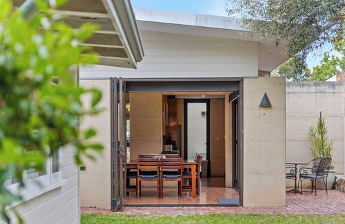 East Fremantle Casa | Fabulous 2BR close to the heart of East Fremantle - walk to the river
