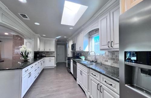 Orange Casa | Fabulous 6 bedroom (3 master suites), 4 bath pool w/Jacuzzi home
