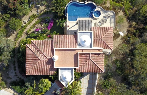 Buzzards Casa | Fabulosa y espaciosa villa con vista al mar con golf, piscina y comodidades