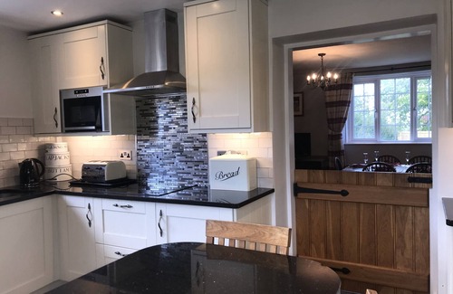 Staple Fitzpaine Otro | Fabulous Large Country House - Private Hot Tub