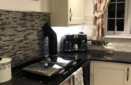 Staple Fitzpaine Otro | Fabulous Large Country House - Private Hot Tub