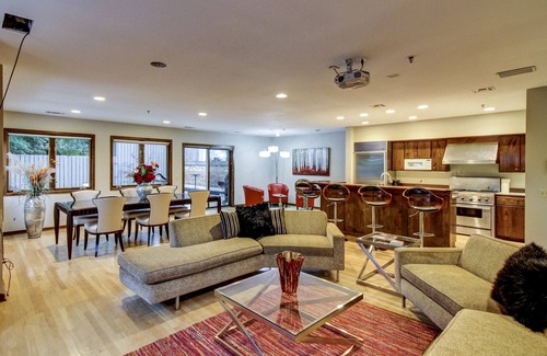 Minneapolis Casa | Fabuloso Townhome Minneapolis - Grupos Grandes