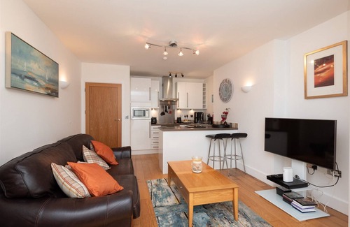 West Looe Casa | Fabuloso apartamento moderno con vistas sensacionales.