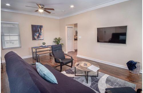 Near East Side Apartamento | Fabulous Newly Renovated 2Br1Ba Near Downtown