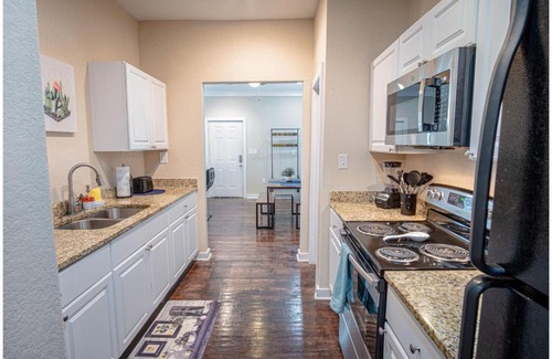 Near East Side Apartamento | Fabulous Newly Renovated 2Br1Ba Near Downtown