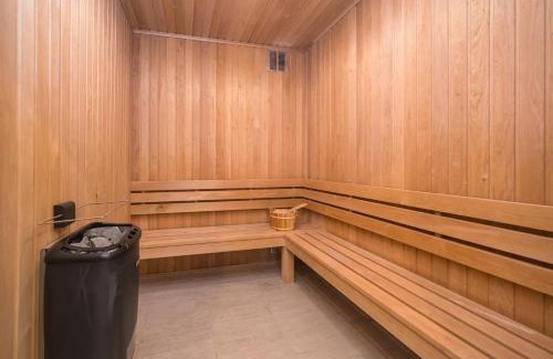 Hadnall Casa | Fabulous Retreat sleeps 14 with Pool and Sauna Pass the Keys