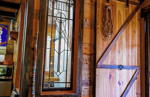 Tellico Plains Cabina | Fabulous Shack in the heart of Tellico Plains...