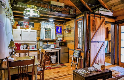 Tellico Plains Cabina | Fabulous Shack in the heart of Tellico Plains...