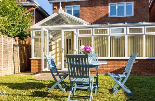 Shrewsbury Casa | Fair View - Off Street Parking and Garden