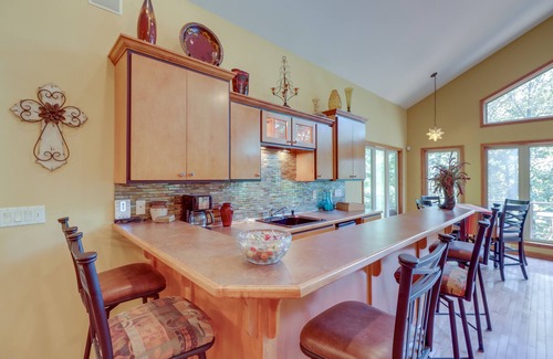 Fairfield Bay Casa | Fairfield Bay Retreat w/ Fireplaces & Lake Access