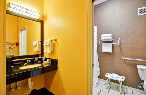 Dallas Design District Hotel | Fairfield Inn & Suites Dallas Medical/Market Center