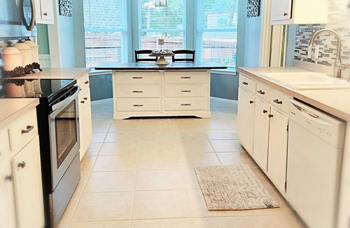 Daphne Casa | FAIRHOPE, DAPHNE, DT MOBILE & BEACHES! DAY SPA, POOLS, GOLF,& MASSAGE CHAIR INCL