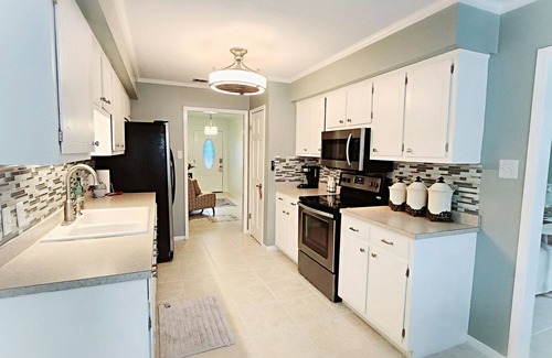 Daphne Casa | FAIRHOPE, DAPHNE, DT MOBILE & BEACHES! DAY SPA, POOLS, GOLF,& MASSAGE CHAIR INCL