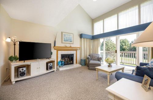 Acme Apartamento | Fairway Breeze Retreat