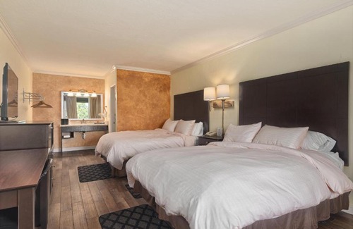 Berryville Hotel | Fairway Inn